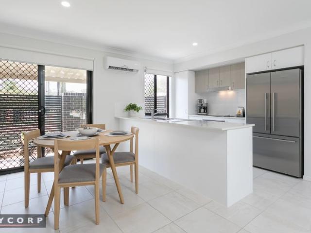 Modern 3 Bedroom Townhouse in a Desirable Location Stylish & Spacious!