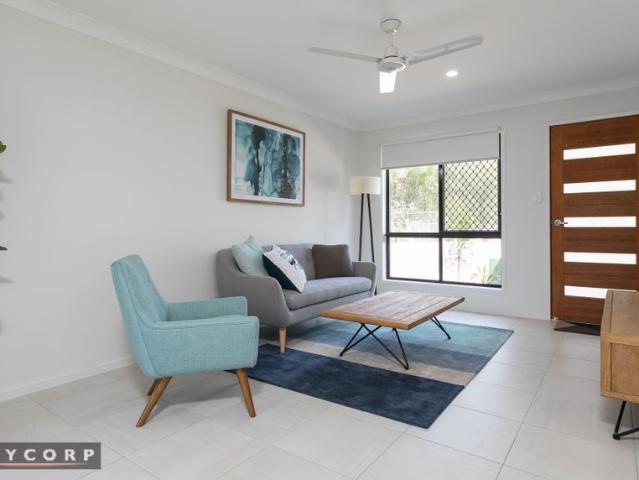 Modern 3 Bedroom Townhouse in a Desirable Location Stylish & Spacious!