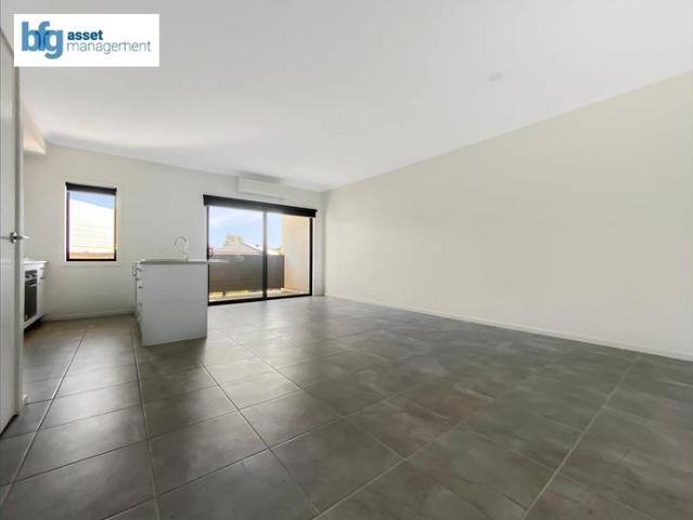 Modern 3 Bedroom Townhouse in a Prime Location!