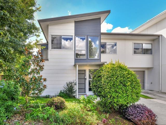 Modern 3 Bedroom Townhouse in Convenient Redbank Plains Location
