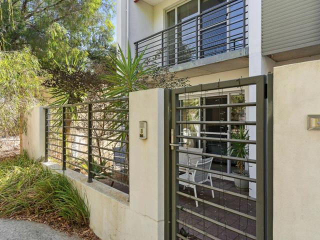 MODERN 3 BEDROOM TOWNHOUSE IN ERSKINE