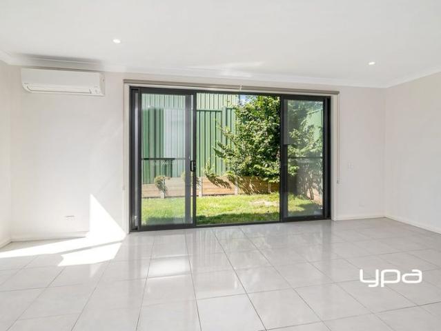 Modern 3 bedroom Townhouse in great location