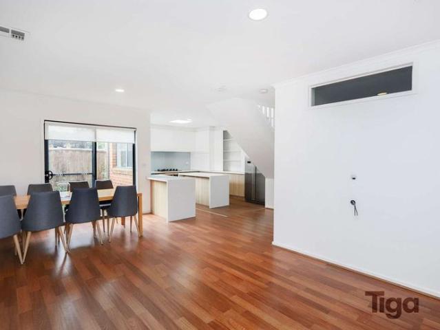 Modern 3 Bedroom Townhouse in Ideal Kensington Location