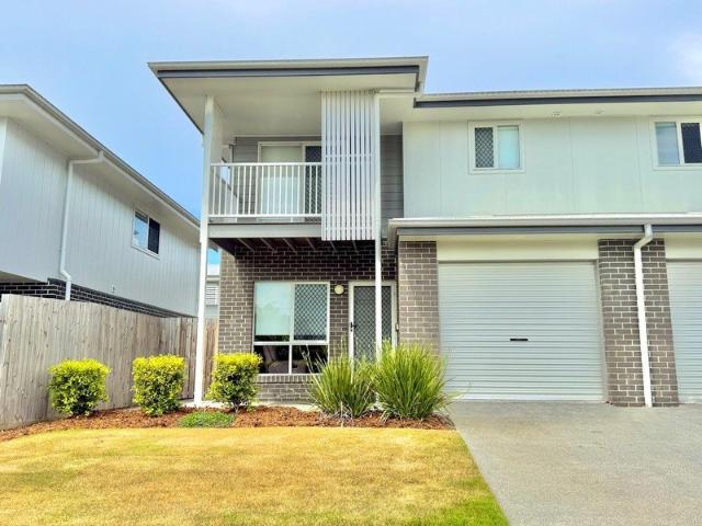 Modern 3 Bedroom Townhouse in Mitchelton