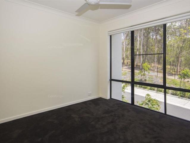 Modern 3 Bedroom Townhouse in Pimpama