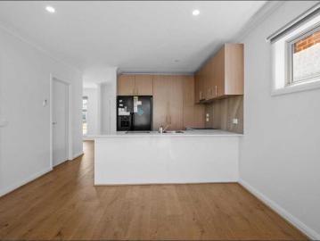 Modern 3 Bedroom Townhouse in Prime Doreen Location