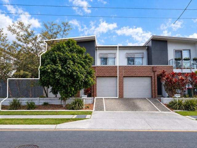 Modern 3 Bedroom Townhouse in Prime location!