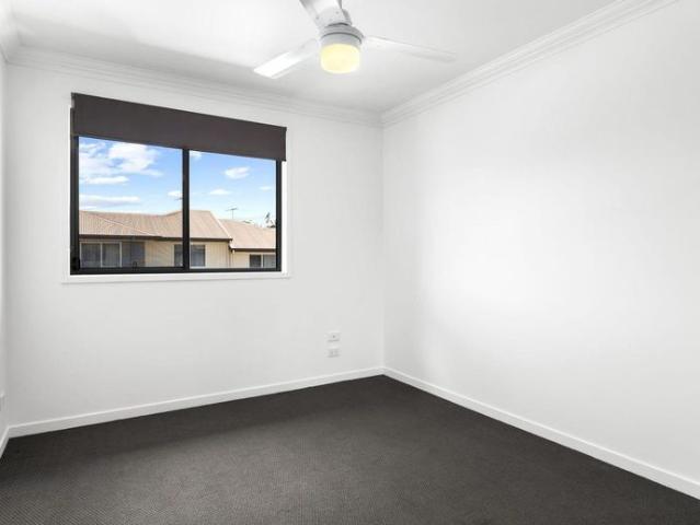 Modern 3 Bedroom Townhouse in Prime Redbank Plains Location