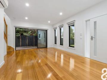 Modern 3 Bedroom Townhouse in Prime Reservoir Location