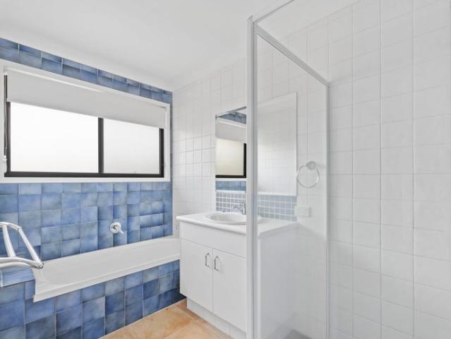 Modern 3 Bedroom Townhouse Just Moments from the Broadwater
