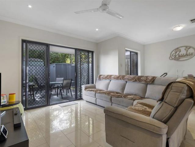 Modern 3 Bedroom Townhouse | Prime Location | Available 07.09.26