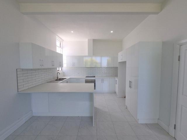 Modern 3 bedroom Unit!