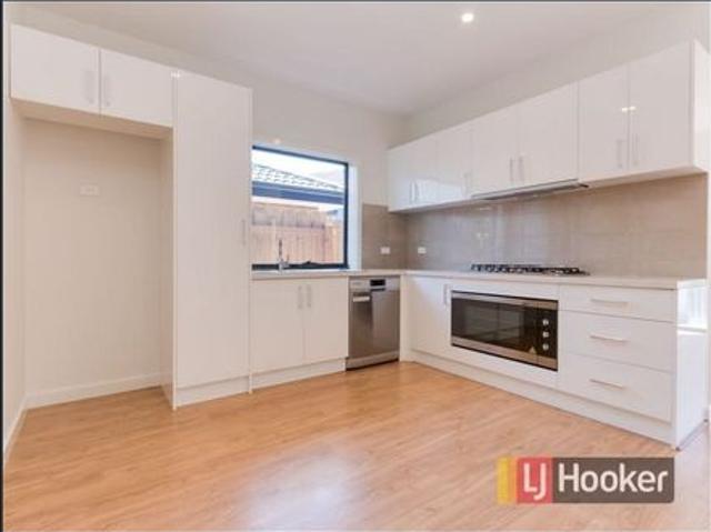 MODERN 3 BEDROOM UNIT!