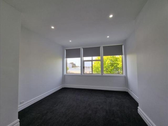 Modern 3 bedroom Unit!
