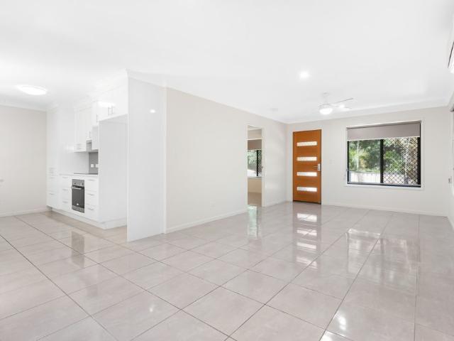 MODERN 3 BEDROOM UNIT CLOSE TO TOWN!