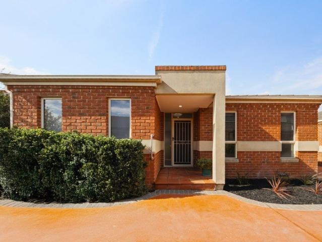 Modern 3 Bedroom Unit in Convenient Keilor Downs Location