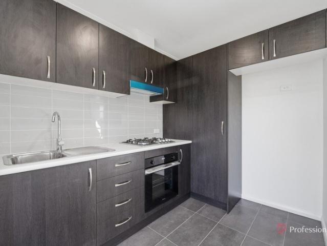 MODERN 3 BEDROOM UNIT IN CONVENIENT LOCATION
