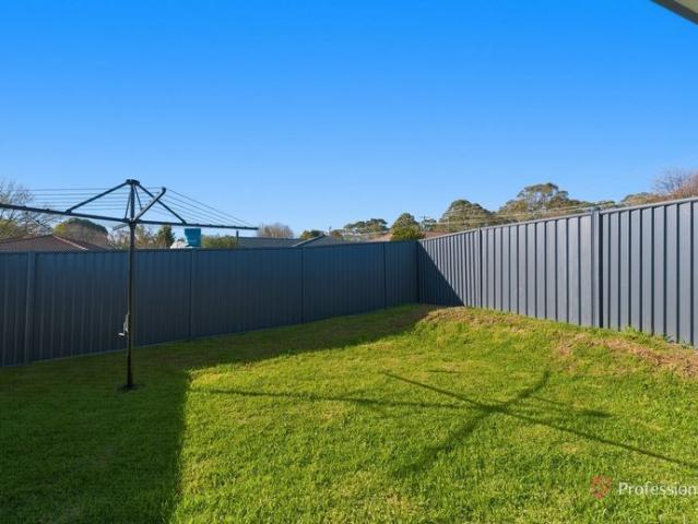 MODERN 3 BEDROOM UNIT IN CONVENIENT LOCATION