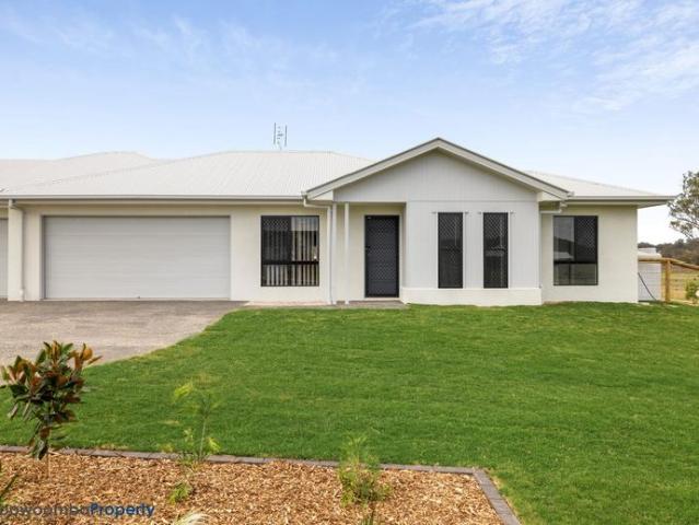 Modern 3 Bedroom Unit in Beautiful Estate!