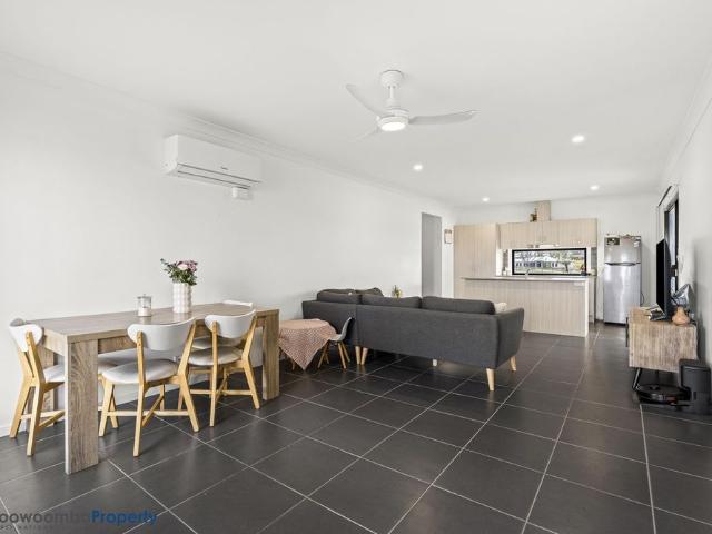 Modern 3 Bedroom Unit in Beautiful Estate!