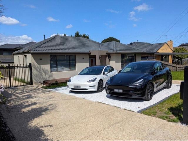 Modern 3 bedroom Unit in double school zone Mount waverley Primary and Secondary Schools