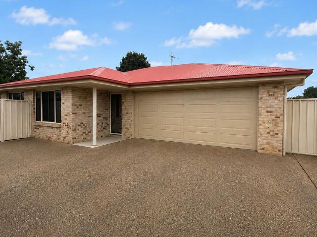 Modern 3 Bedroom Unit in Sought After Svensson Heights