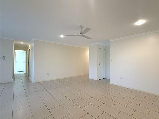 Modern 3 Bedroom Unit in Sought After Svensson Heights