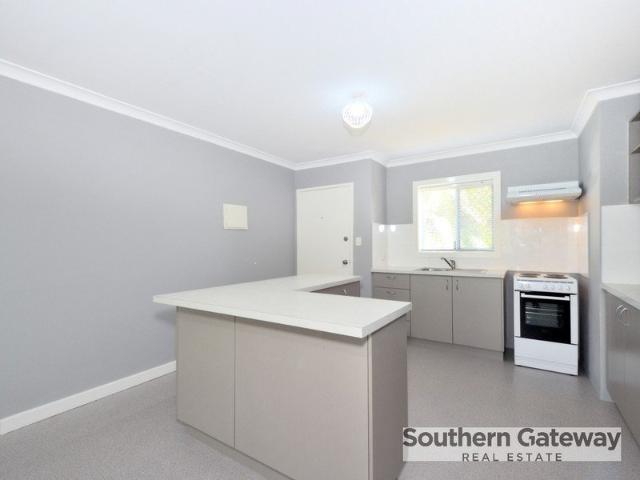 MODERN 3 BEDROOM UNIT IN SECURE COMPLEX WITH POOL