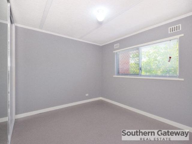MODERN 3 BEDROOM UNIT IN SECURE COMPLEX WITH POOL