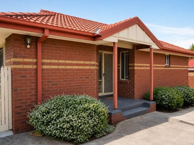 Modern 3 Bedroom Unit in Prime Clayton Location