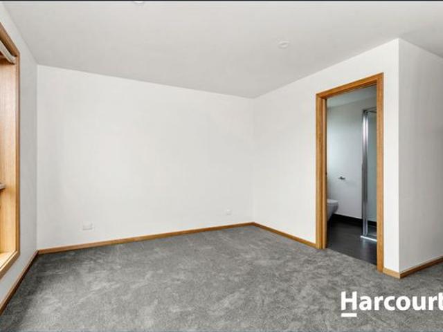 Modern 3 Bedroom Unit in the Heart of Westbury