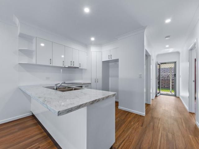 Modern 3 Bedroom Unit Ideally Located