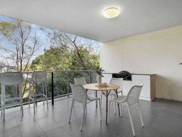 Modern 3 bedroom unit on ground floor