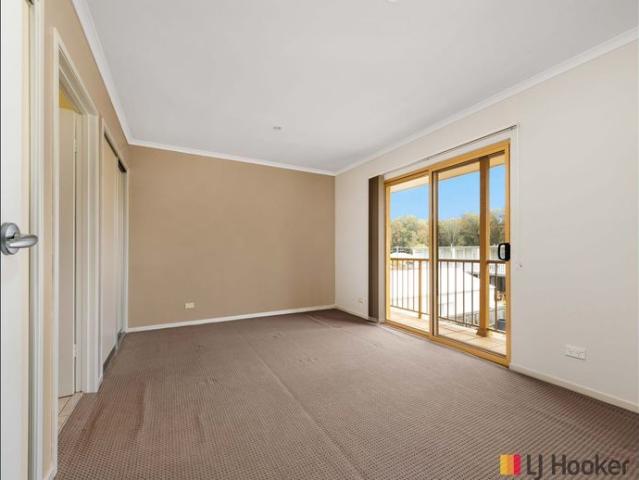 Modern 3 Bedroom Unit Walk to Corrigans Beach