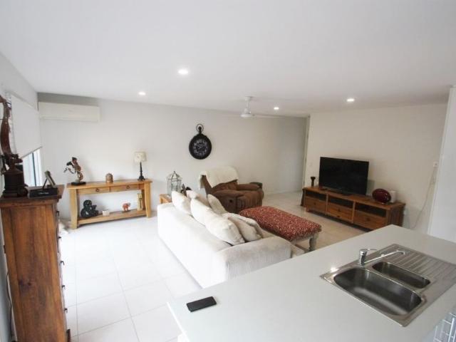 Modern 3 Bedroom Unit with 2 Car Garage in Pacific Pines