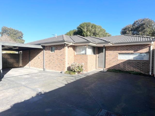 Modern 3 Bedroom Unit with Study