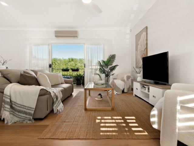 Modern 3 Bedroom Villa with Lock Up Garage