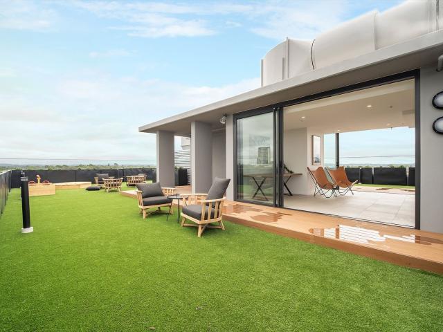 Modern 3 Bedroom With 2 Parking For Rent!