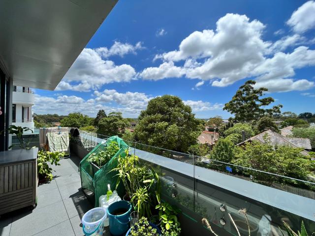 Modern 3 Bedroom With 2 Parking For Rent!