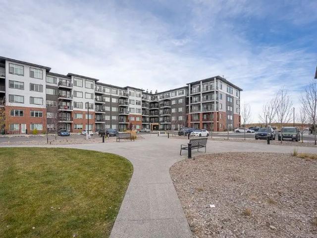 Modern 3 Bedroom, 2 Bathroom Condo in Cityscape | Underground Parking — 3 Bedrooms Condo Unit