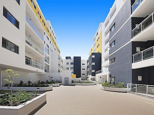 Modern 3 bedroom 2 bathroom & car space apartment for Lease!