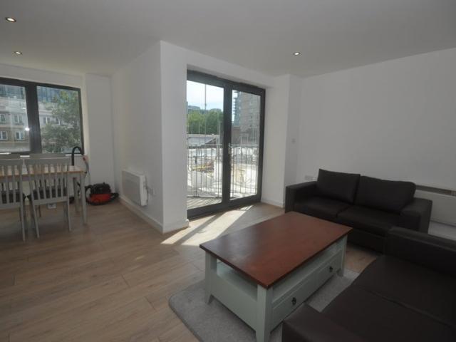 Modern 3 Bedroom 2 Bathroom Flat Near Ucl