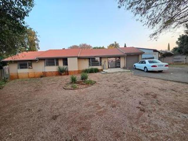 modern 3 bedroom 2 bathroom freestan.