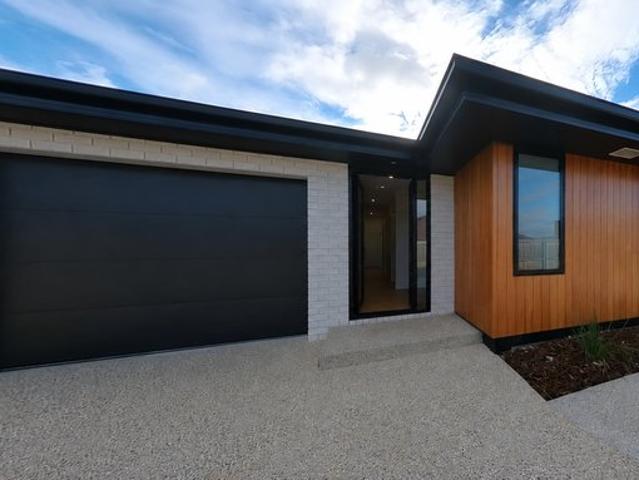 Modern 3 Bedroom 2 bathroom home