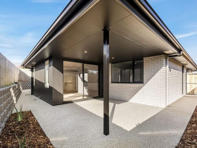 Modern 3 Bedroom 2 bathroom home