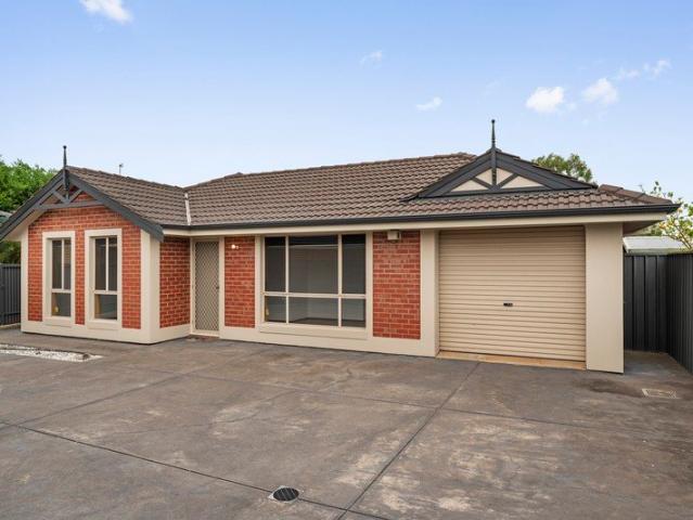 Modern 3 Bedroom, 2 Bathroom Home with Lock Up Garage & Secure Parking