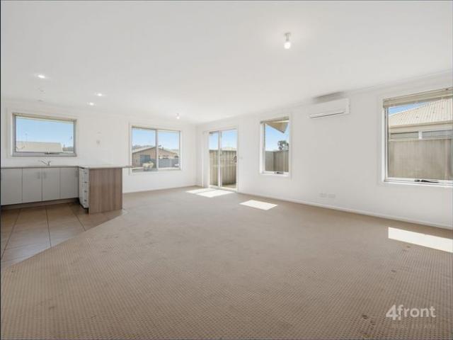 Modern 3 Bedroom, 2 Bathroom Home – Available Now