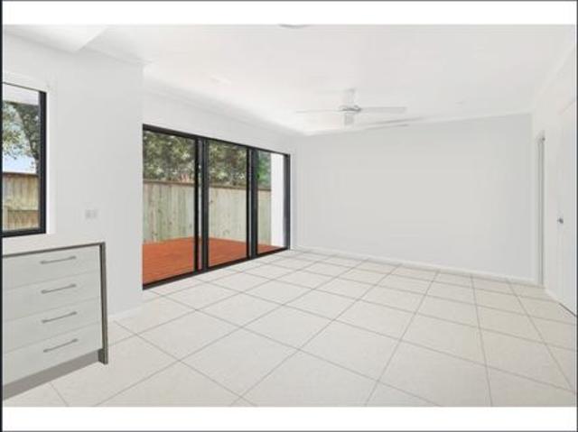 Modern 3 bedroom, 2 bathroom townhouse in central Buderim location rent increasing to $835 on 19/03/2027