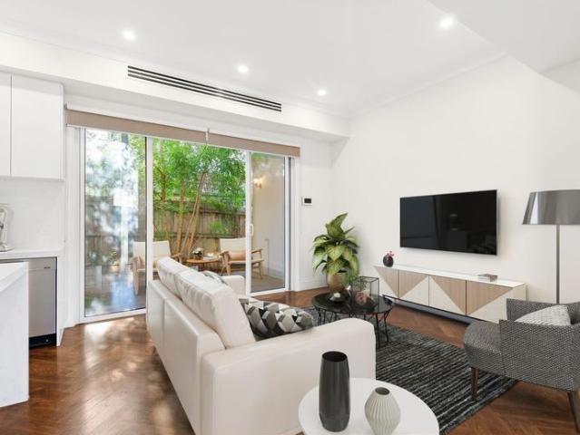 Modern 3 bedroom, 3 bathroom home
