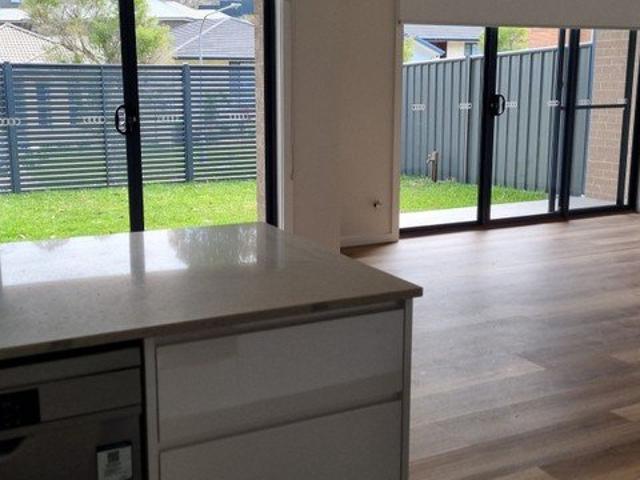 Modern 3 bedroom 3 bathroom townhouse in a popular estate for rent